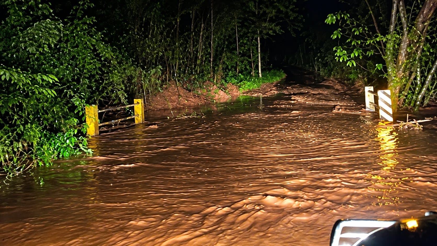 Temporal provoca alagamentos, queda de árvore e deslizamentos de terra em Avaré; Defesa Civil atende ocorrências